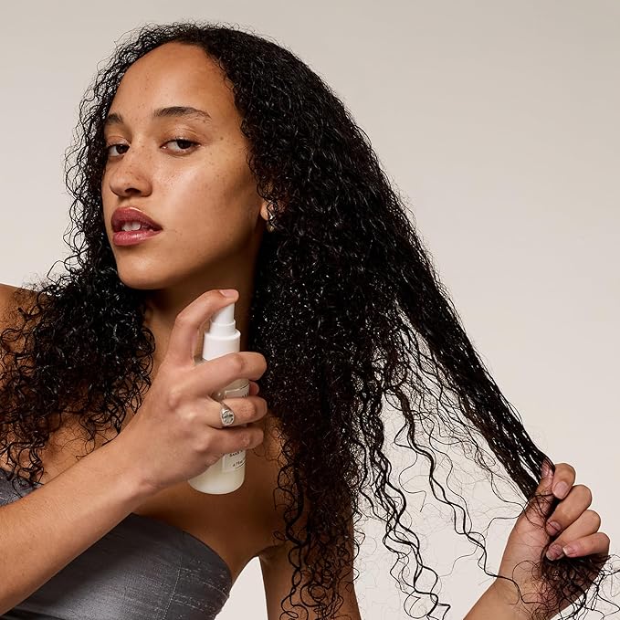 OUAI Leave In Conditioner & Heat Protectant Spray - Prime Hair for Style, Smooth Flyaways, Add Shine and Use as Detangling Spray - No Parabens, Sulfates or Phthalates (4.7 oz)