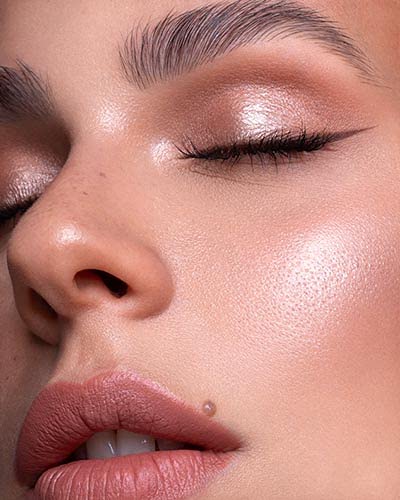 Catrice More Than Glow Powder Highlighter in Supreme