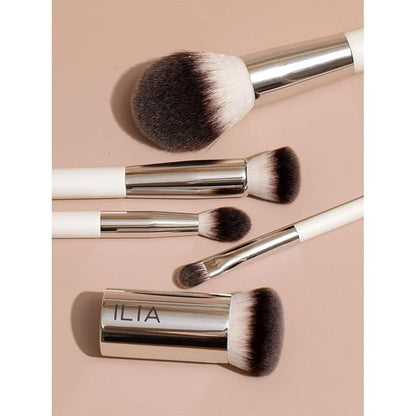 ILIA - Finishing Powder Brush | Non-Toxic, Vegan, Cruelty-Free, Blending With White Wood Handle + Soft, Synthetic Bristles